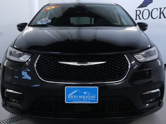 Used 2023 Chrysler Pacifica Touring-L video 2
