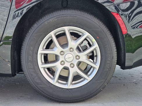 New 2027 Chrysler Pacifica Select FWD image 24