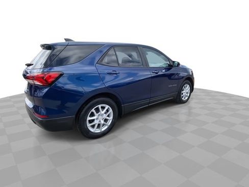 Used 2023 Chevrolet Equinox LS w/ LS Convenience Package image 2