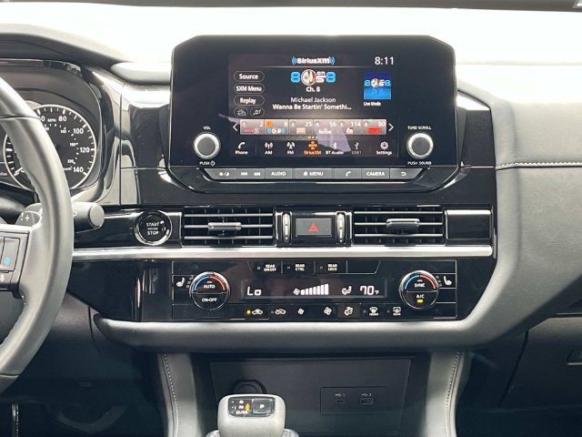 Used 2025 Nissan Pathfinder SV AWD/4WD image 15
