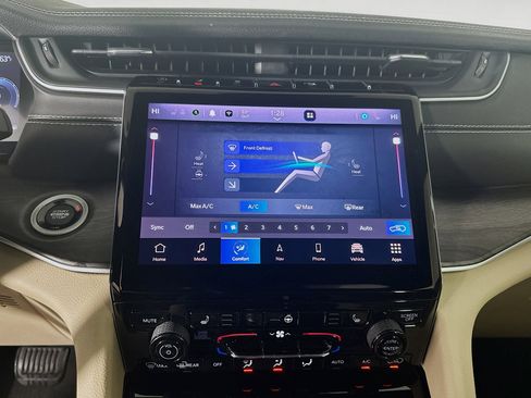 Used 2023 Jeep Grand Cherokee Limited image 24