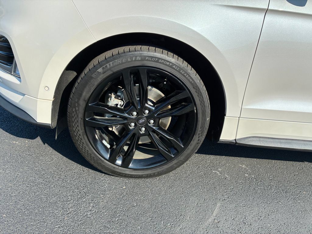 Used 2019 Ford Edge ST w/ Equipment Group 401A AWD/4WD image 7