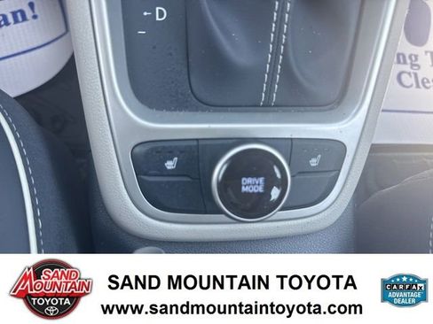 Used 2024 Hyundai Venue Limited FWD image 17