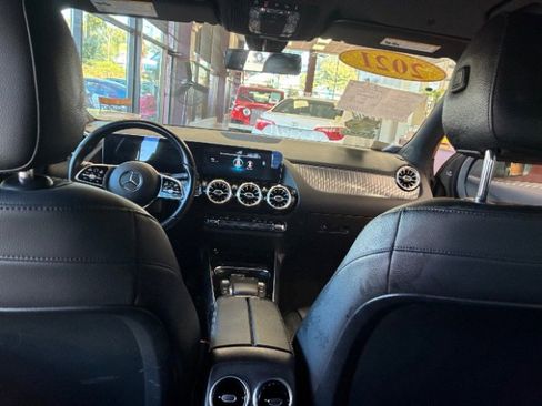 Used 2021 Mercedes-Benz GLA 250 4MATIC w/ Premium Package image 14