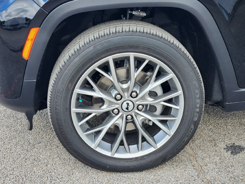 New 2027 Jeep Grand Cherokee Limited RWD image 8