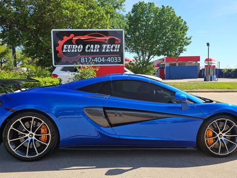 Used 2019 McLaren 570S Spider image 7