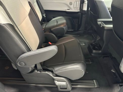 Used 2025 Toyota Sienna XSE image 58