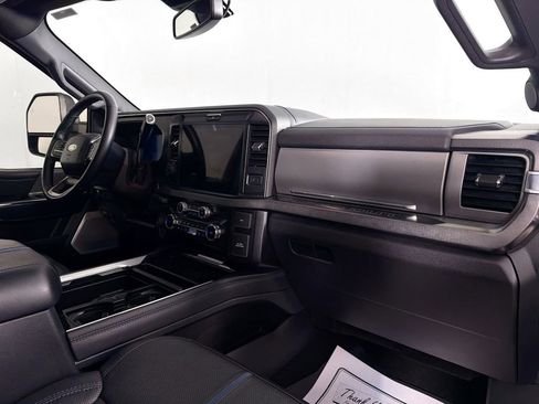Used 2025 Ford F250 Platinum AWD/4WD image 32