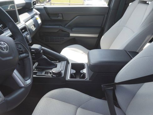 Used 2025 Toyota 4Runner SR5 AWD/4WD image 9