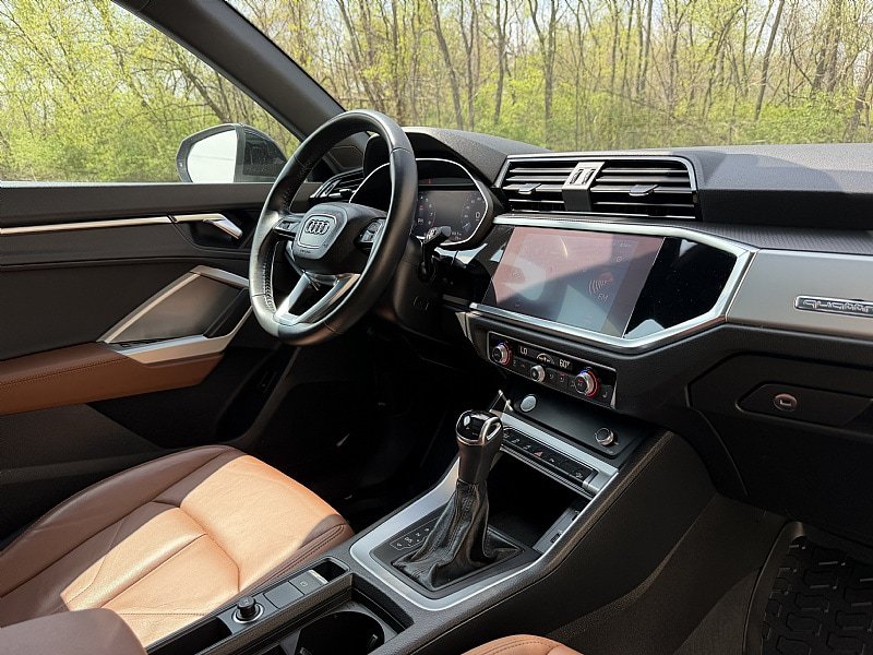 Used 2020 Audi Q3 2.0T Premium w/ Convenience Package AWD/4WD image 11