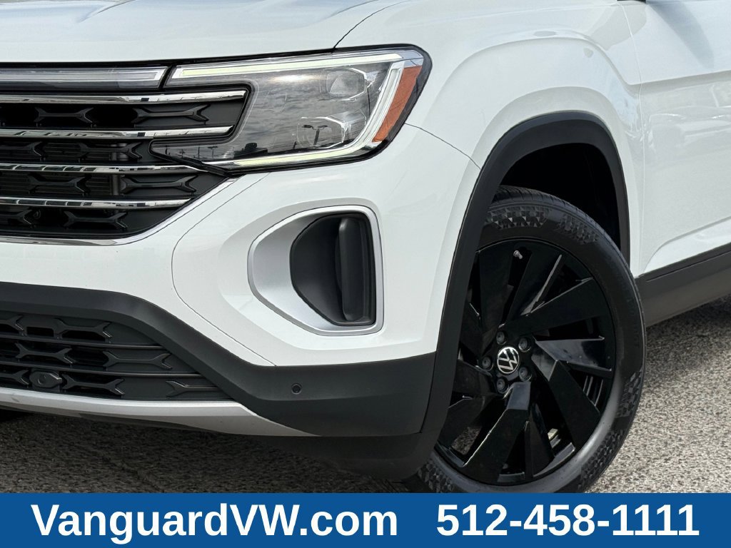 Used 2024 Volkswagen Atlas SE w/ Black Wheel Package FWD image 5