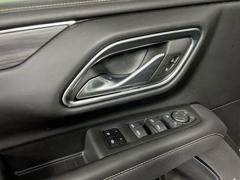 Certified 2022 GMC Yukon SLT w/ SLT Premium Package AWD/4WD image 23