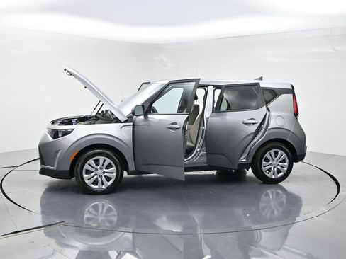 Used 2025 Kia Soul LX FWD image 28