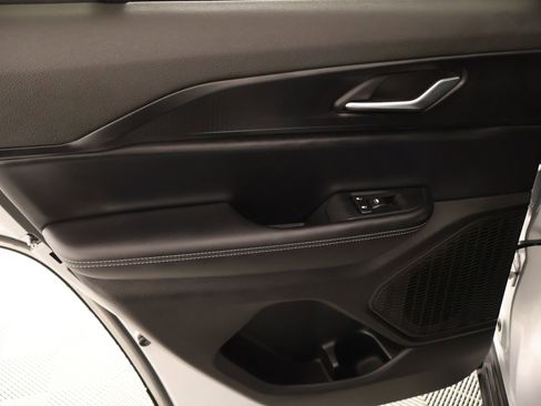 Used 2025 Jeep Grand Cherokee Laredo X RWD image 16