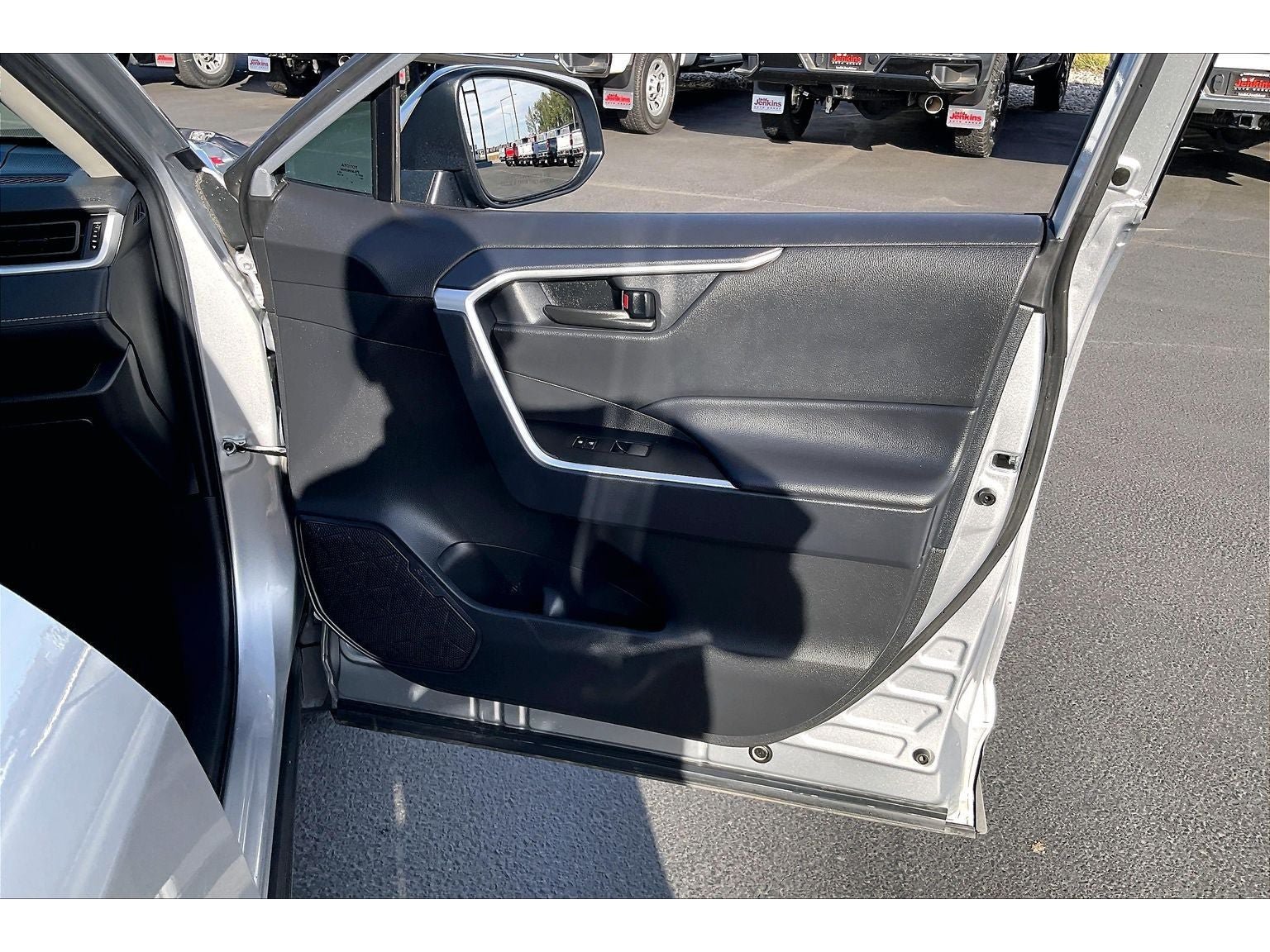 Used 2024 Toyota RAV4 LE AWD/4WD image 25