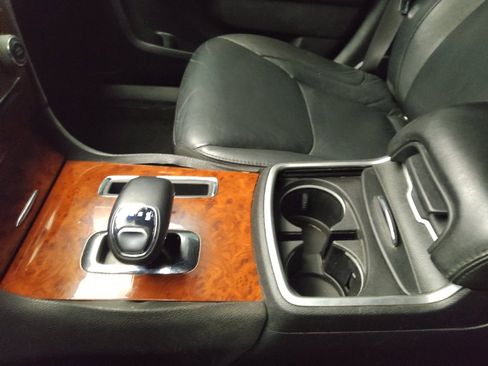 Used 2014 Chrysler 300 w/ Driver Convenience Group RWD image 26