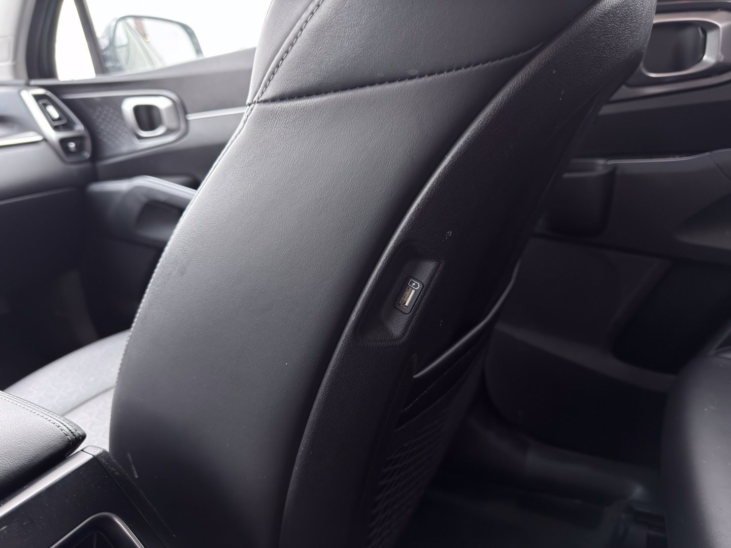 Used 2022 Kia Sorento S FWD image 26