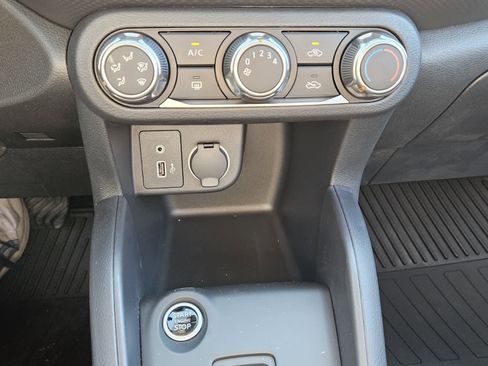 New 2025 Nissan Kicks Play S image 10
