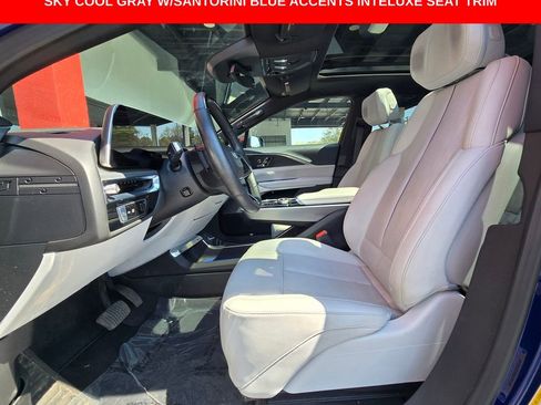 Used 2024 Cadillac Lyriq Luxury image 2