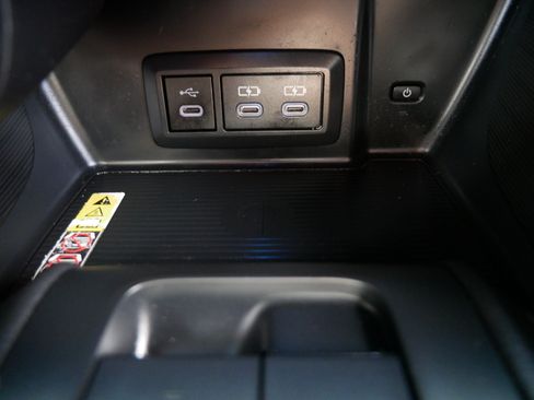 Used 2023 Toyota Venza Limited AWD/4WD image 30