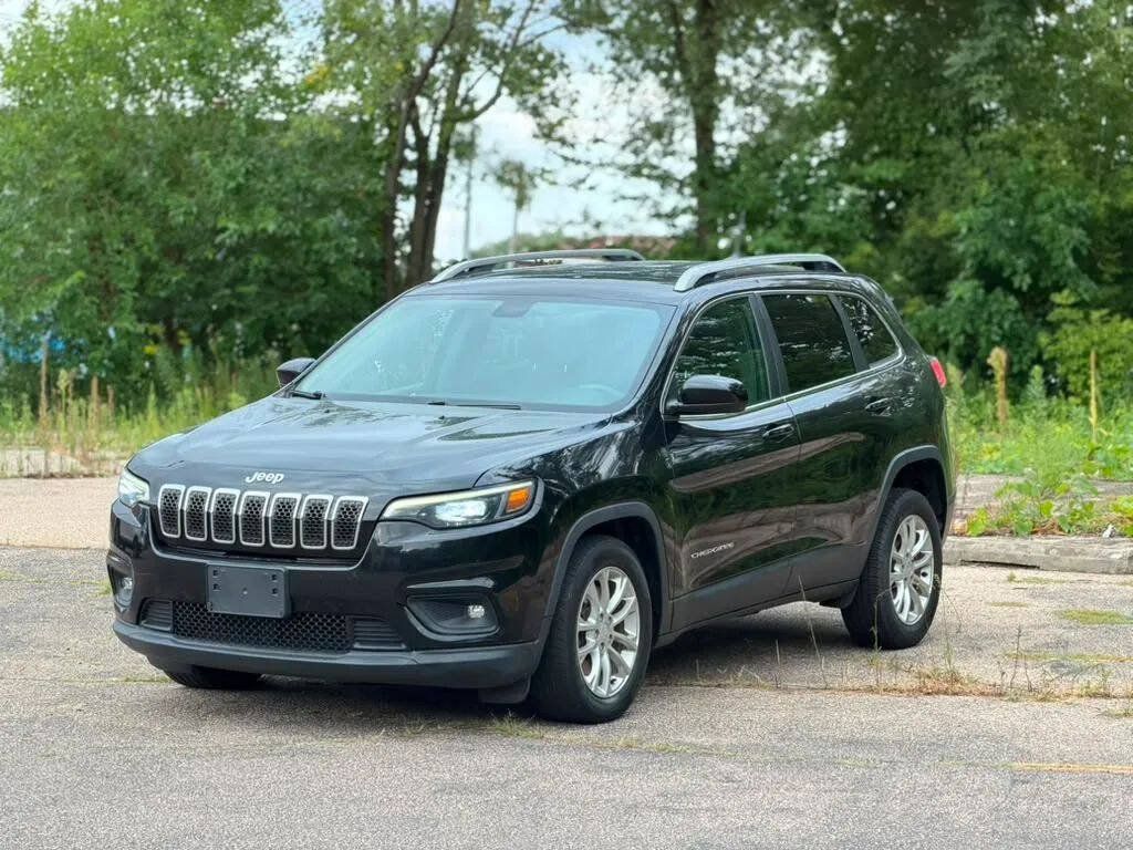 Used 2019 Jeep Cherokee Latitude w/ Popular Appearance Group FWD image 3
