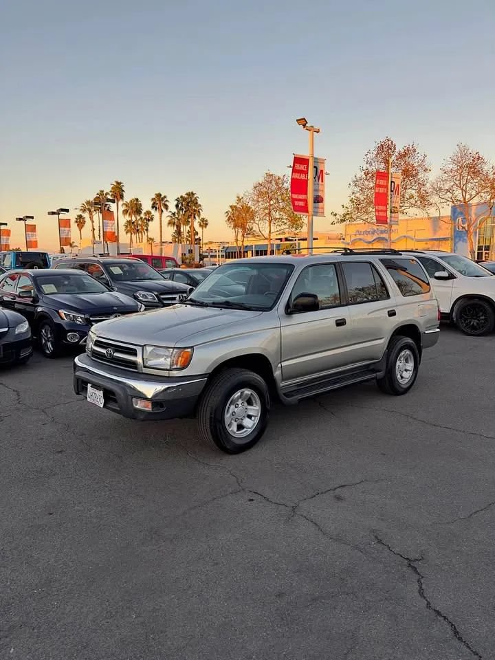 Used 2000 Toyota 4Runner 2WD image 2