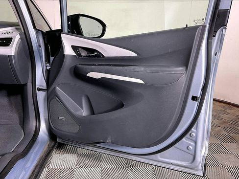 Used 2018 Chevrolet Bolt Premier w/ Driver Confidence II Package image 39