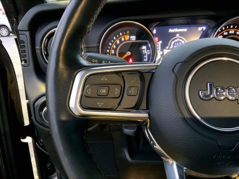 Used 2021 Jeep Wrangler Unlimited Sahara image 22