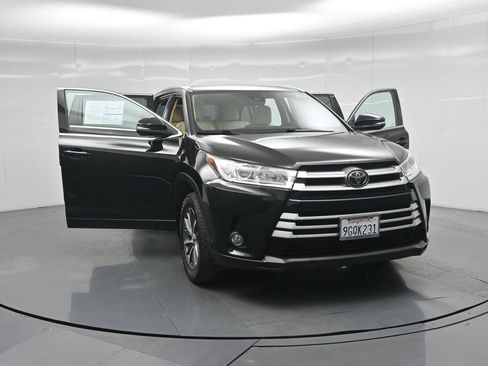 Used 2018 Toyota Highlander XLE AWD/4WD image 34