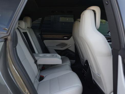 Certified 2025 Porsche Macan 4S Electric AWD/4WD image 33