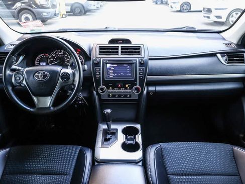 Used 2013 Toyota Camry SE image 12