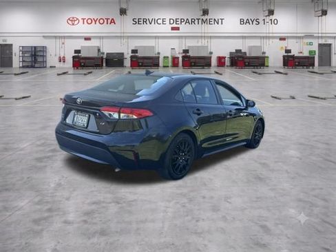 Used 2021 Toyota Corolla LE FWD image 6