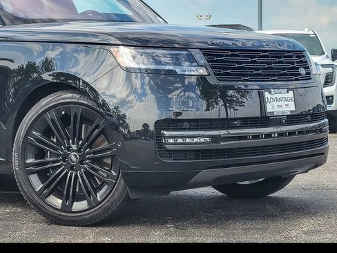 Used 2023 Land Rover Range Rover SE AWD/4WD image 3