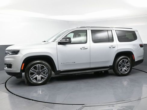 Used 2024 Jeep Wagoneer Series II w/ Flexible Seating Group image 10