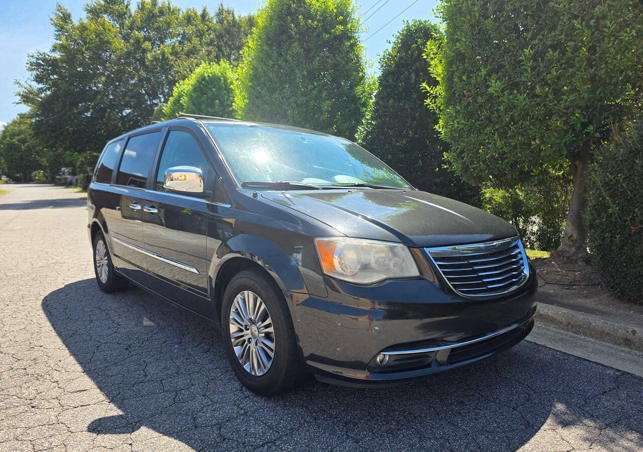 Used 2015 Chrysler Town & Country Touring-L w/ Driver Convenience Group FWD image 7