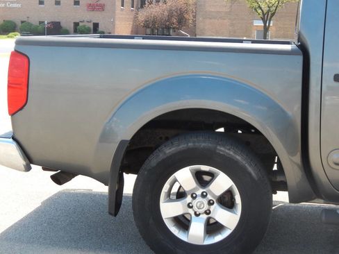 Used 2009 Nissan Frontier SE w/ SE Value Truck Pkg AWD/4WD image 22