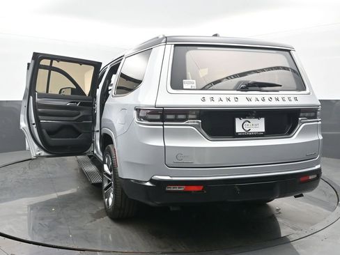 Used 2023 Jeep Grand Wagoneer Series III image 58