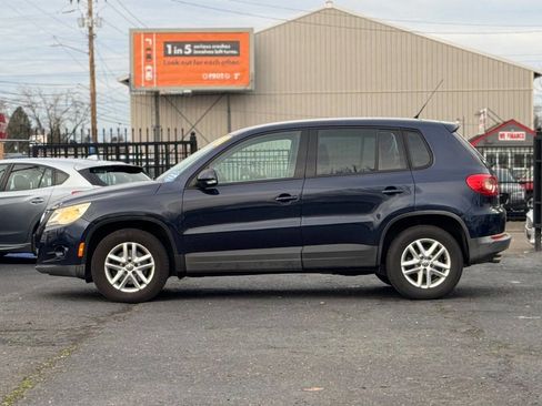 Used 2011 Volkswagen Tiguan S image 18