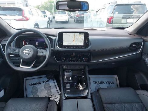 Certified 2023 Nissan Rogue Platinum w/ Platinum Premium Package FWD image 15