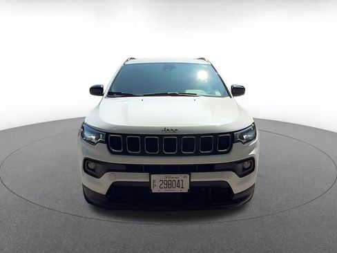 Used 2025 Jeep Compass Latitude AWD/4WD image 4