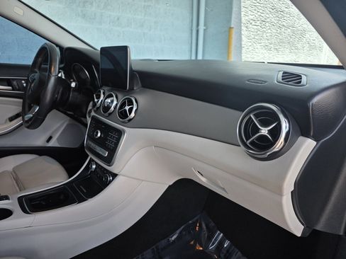 Used 2018 Mercedes-Benz GLA 250 w/ Premium Package image 16