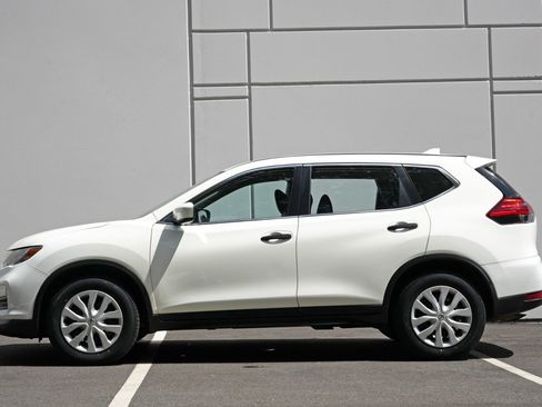 Used 2017 Nissan Rogue S AWD/4WD image 8