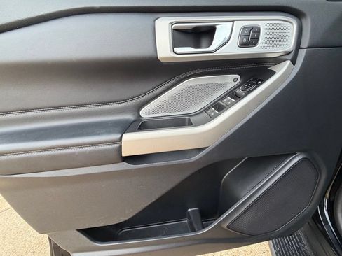 Used 2023 Ford Explorer Limited w/ Limited Technology Package AWD/4WD image 17