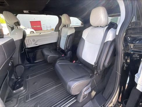 Used 2025 Toyota Sienna XSE image 26