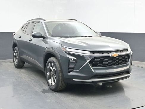 New 2026 Chevrolet Trax LT FWD image 2