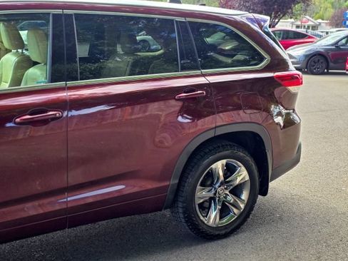 Used 2017 Toyota Highlander Limited Platinum AWD/4WD image 7