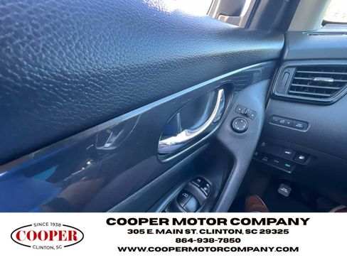 Used 2018 Nissan Rogue SV w/ Premium Package image 28