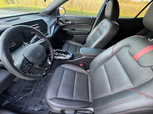 Used 2025 Chevrolet Trax RS w/ Sunroof Package image 28