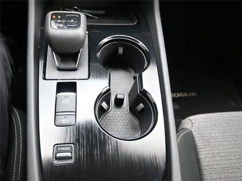 Used 2021 Nissan Rogue S image 15