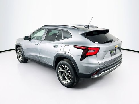 Used 2025 Chevrolet Trax LT w/ LT Convenience Package image 5